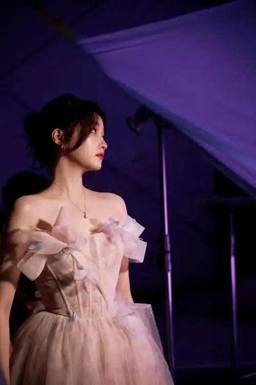 我们关晓彤最美不接受任何反驳