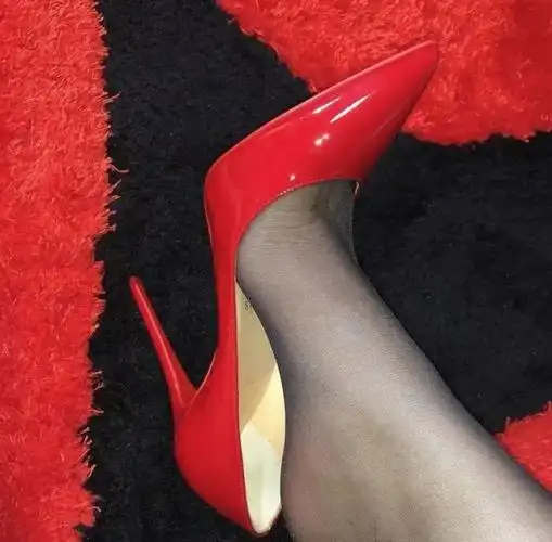 内空超高跟裸色红底高跟鞋设计优美紫红色真丝面料一字带高跟鞋红色