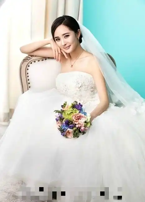杨幂婚纱照曝光 美丽新娘幸福满满