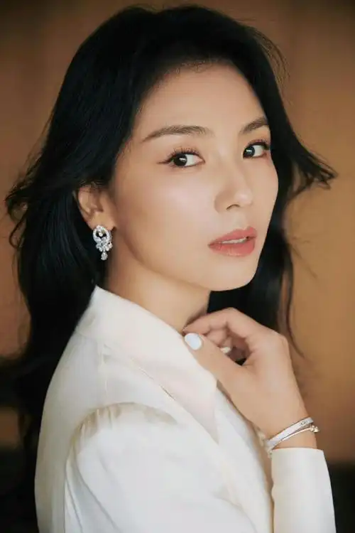 44岁刘涛闪耀活动现场穿白裙好嫩啊换脸大成功彻底回春了