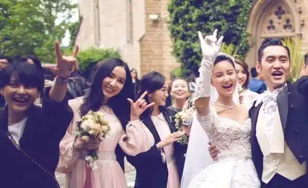 佟丽娅的伴娘团曾被嘲讽不够排场,如今个个大红大紫,打脸众网友_婚礼