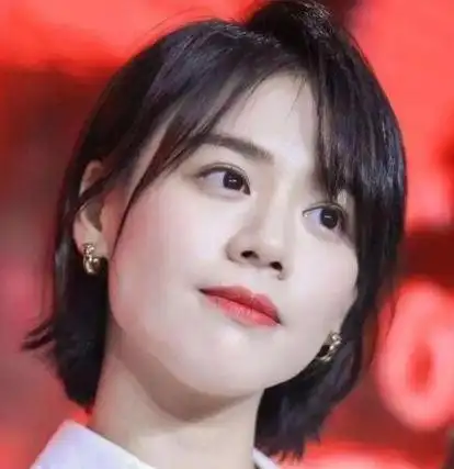 女生大方脸适合什么短发_方脸发型_西子美发网