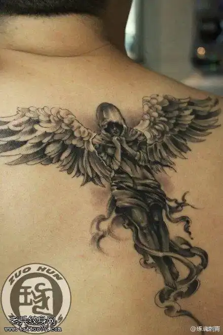 背部守护天使纹身图案