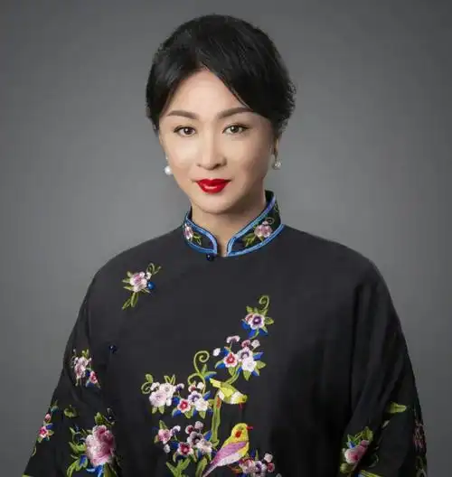 经历过手术和术后的恢复,金星在舞台上仍然熠熠生辉.