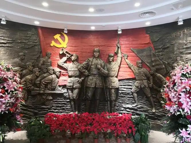 红色之旅缅怀历史队参观青岛烈士纪念馆-中国石油大学新闻网