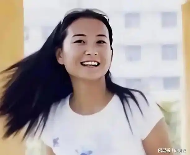 贾玲姐姐贾丹妈妈去世后努力为妹妹撑起一片天