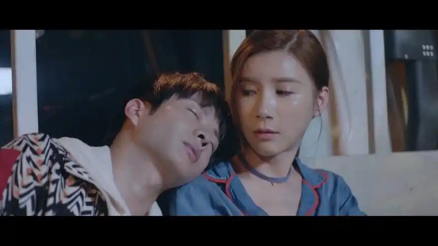 非常y星人# "李瑾瑜"@强川的微博 靠在"阿罗类"@徐立 肩头睡着,"阿罗