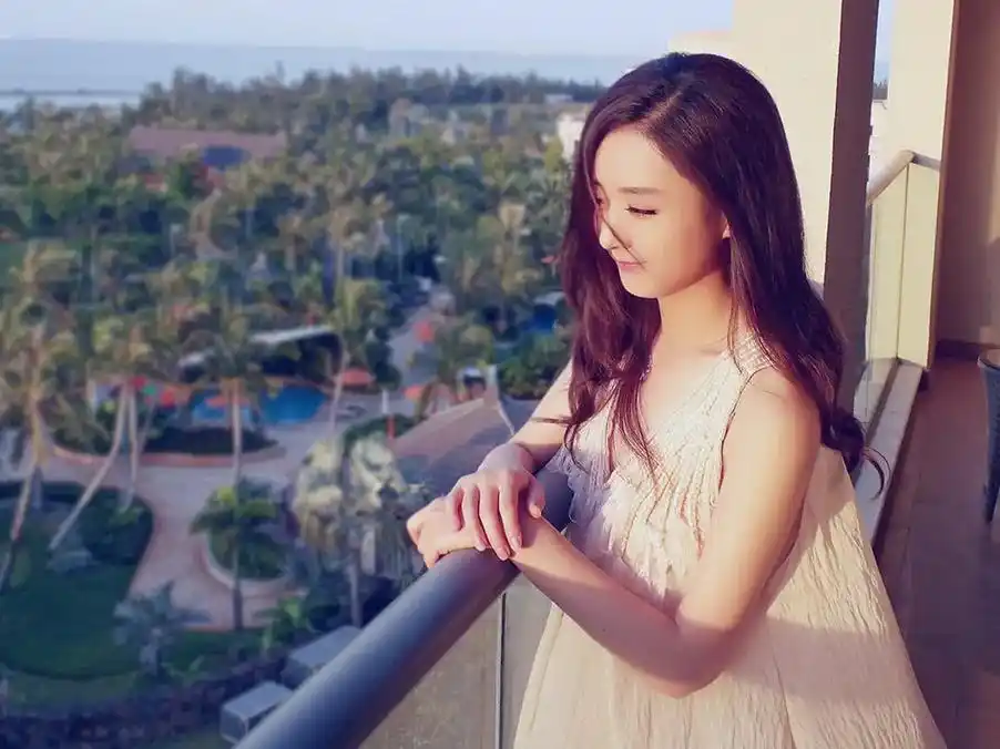 是雅虎搜星中脱颖而出的49号选手赵丽颖,是跑了7年龙套,才有 - 抖音