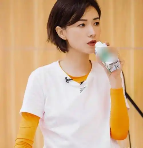 原创万茜浪姐中接受全新挑战看清楚她的眼妆也太认真了