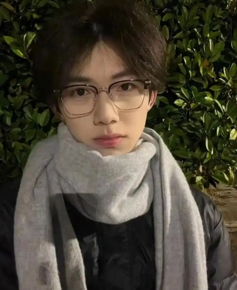 读书人怎么能不戴眼镜? - 抖音