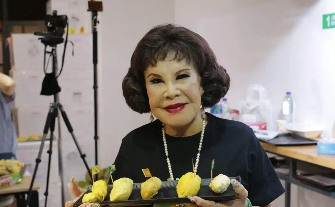 殡仪之星黄夏蕙曾没名分为富豪生6子如今带货被嘲像妖怪