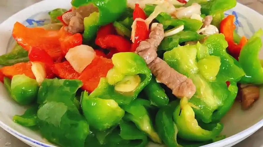甜椒肉片,孩子们的菜品,家常菜很简单但是有些地方也值得注意