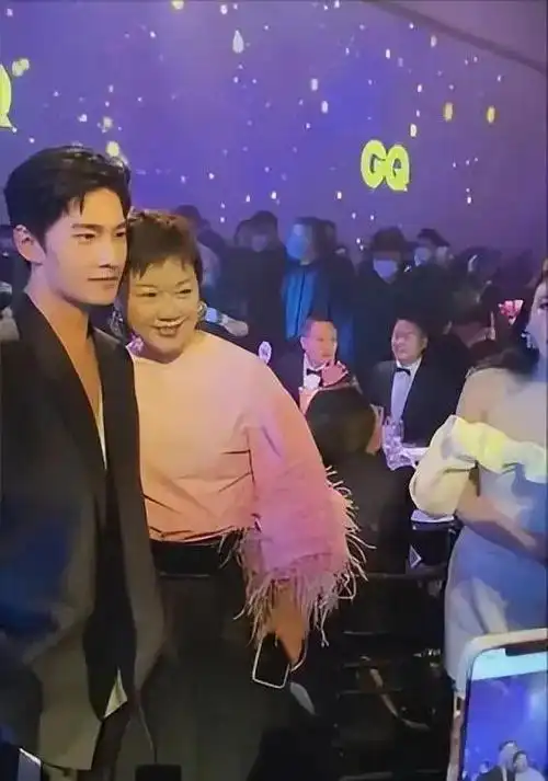 王一博被香奈儿忽视周冬雨得罪富婆夏之光假分手拆cp男星要炒新cp避嫌