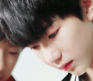 胡歌,黄子韬,鹿晗,易烊千玺,王源,王俊凯,张艺兴,吴亦凡,朱一龙,瞬间