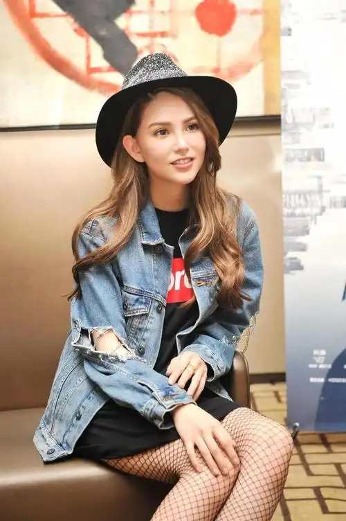 气质迷人昆凌唯美写真图集