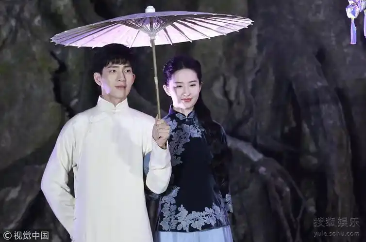 井柏然新剧与刘亦菲热吻获赞既敬业又暖心