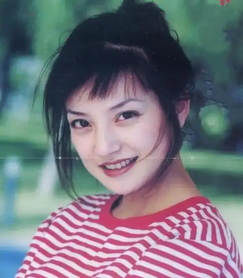 赵薇刚出道时的旧照,图4你们真的不一定见过,图6变化太大