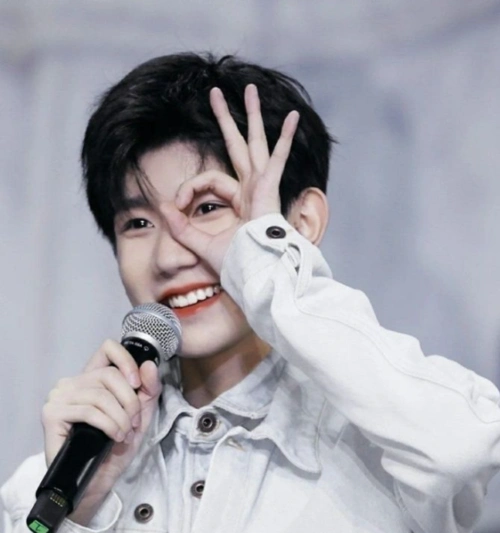 烦恼消掉张子枫宋亚轩,最开心最无忧无虑的笑宋亚轩何洛洛,笑容很治愈