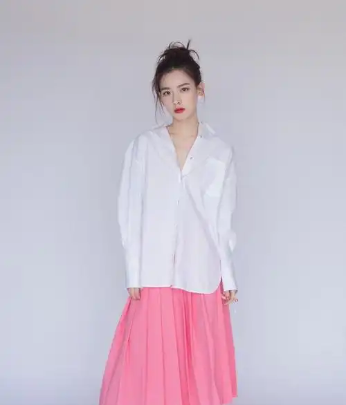 孙一宁接广告代言,穿千元衬衫好清纯,与明星气质差距明显__财经头条