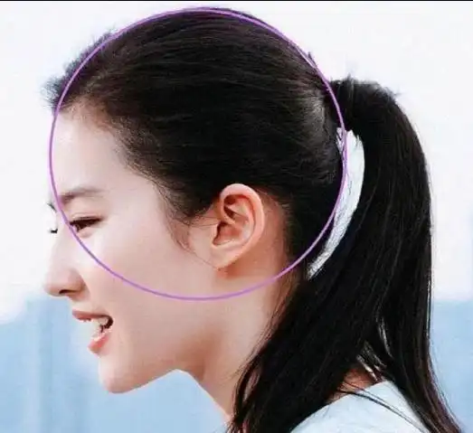"优越的颅顶让她的侧脸看起来如此地完美.