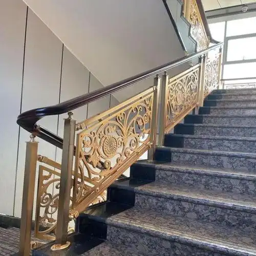 新中式铜楼梯扶手不惧春夏秋冬