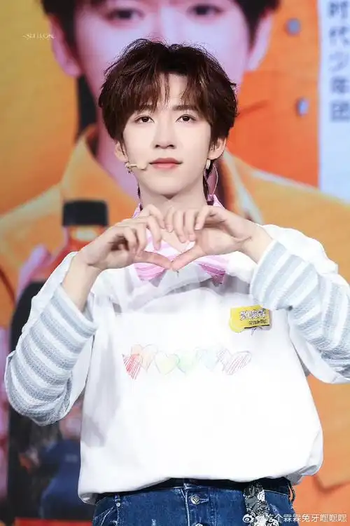 后援会官博贺峻霖超话#超话星愿池##时代少年团贺峻霖#霖霖兔太可爱啦