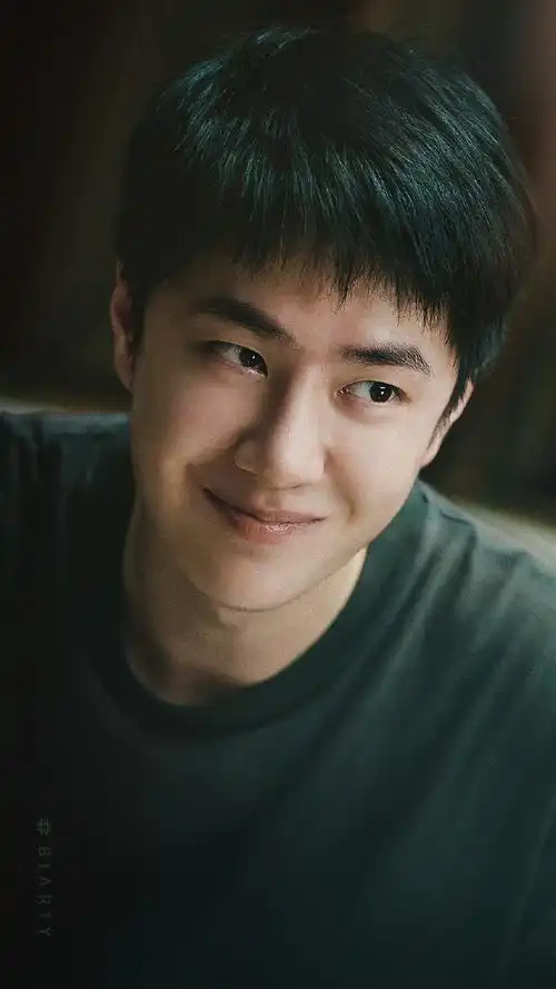 王一博超话今天知道@uniq-王一博你抿嘴偷笑啥了～#王一博电影热烈