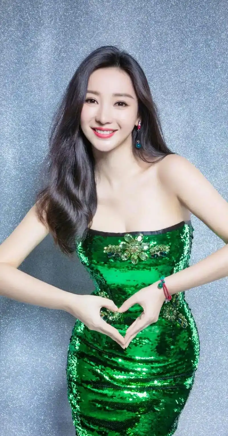 是柳岩吗?#抖音图文来了 #治愈 #美女 #美女素材#柳岩 - 抖音