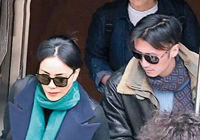 王菲谢霆锋同框现身机场,牵手秀恩爱力破分手传闻