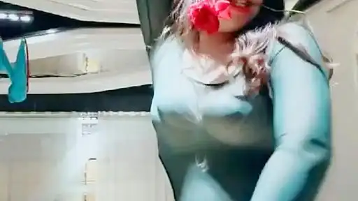 柏欣彤性感广场舞