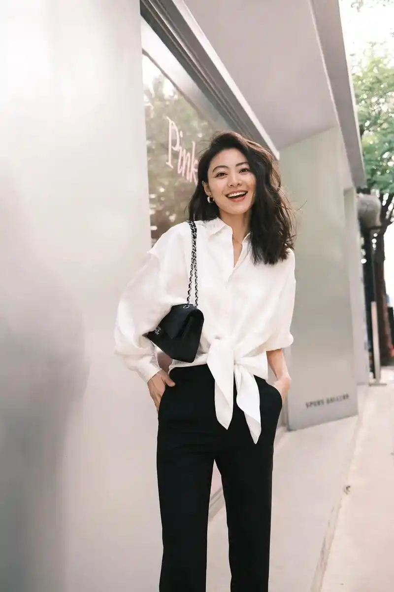 ootd经典白衬衫 夏天怎么能少的了白衬衫 搭配一条黑色西裤 - 抖音
