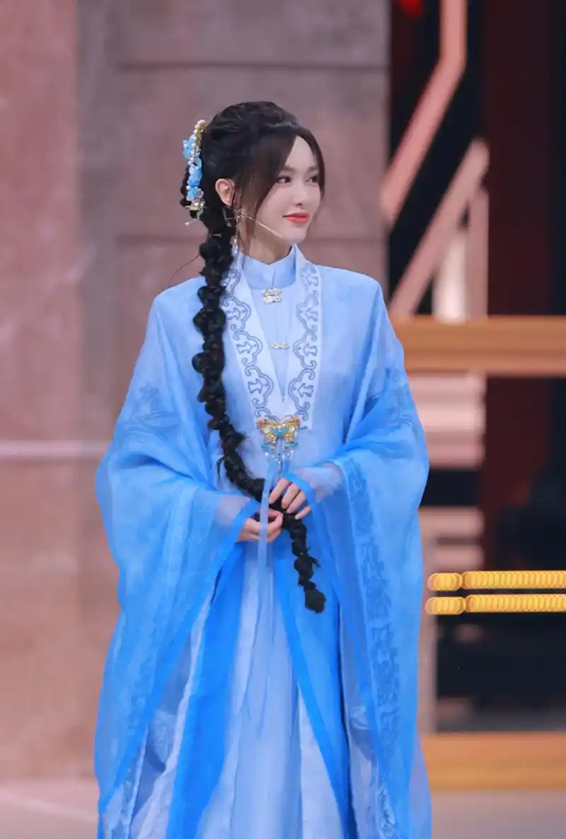 唐嫣这古装造型,辫子可真长!