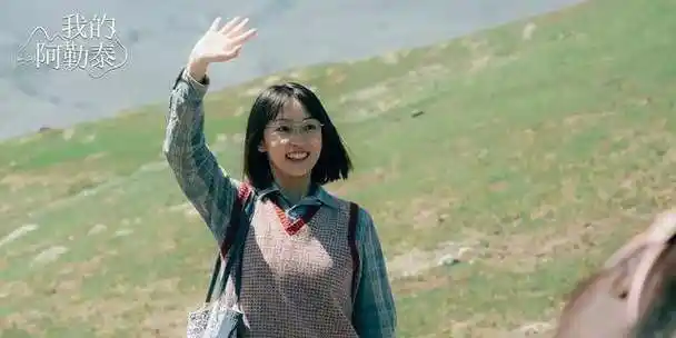 演完《涉过愤怒的海》黄渤女儿又演《新生》女记者,她身上有清冷的