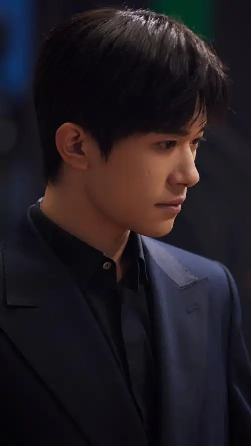 #易烊千玺探寻九号记忆奇旅##易烊千玺九号品牌全球代言人#