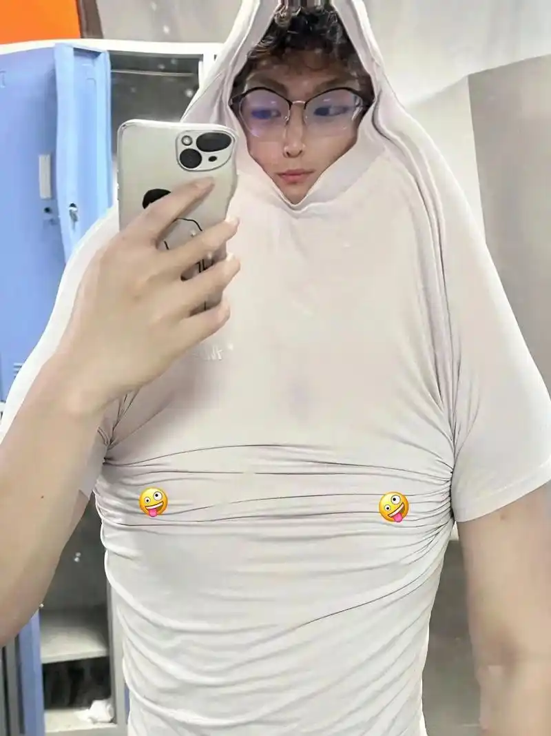 高耸的斜方肌连到了头皮上#毫无训练痕迹 #罗尼库尔曼 #扶老