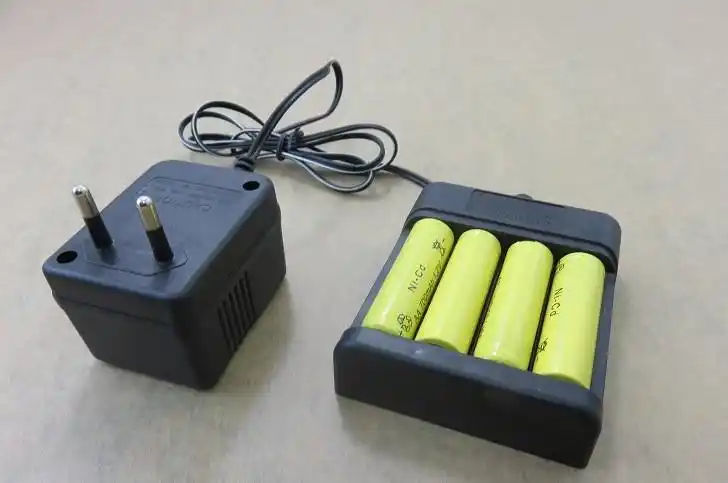 地摊玩具电池5号电池充电器3粒4粒多功能实用充电器 充电器批发