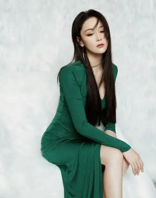 张馨予的胸永远最亮眼