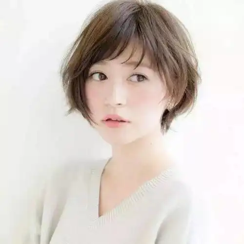 大圆脸女生短发发型效果(什么短发减龄又洋气适合圆脸)