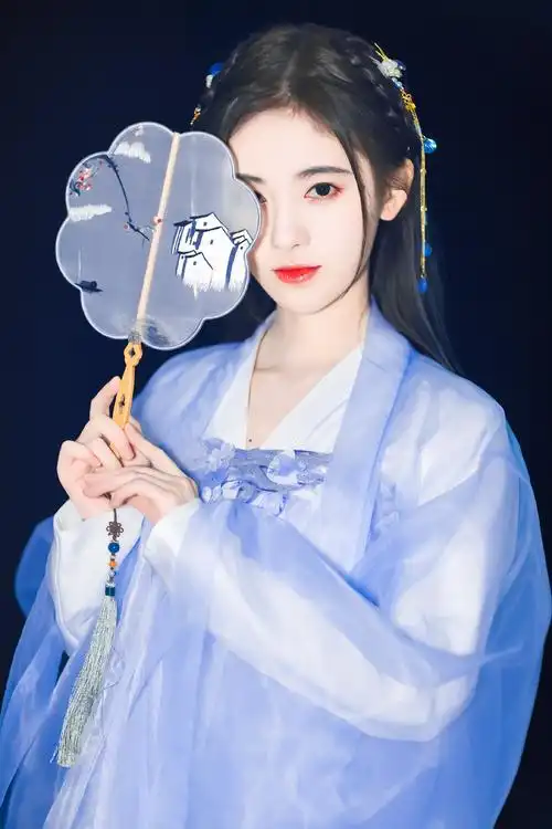 鞠婧祎桃园春华