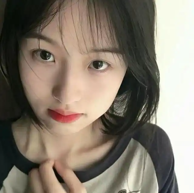 微信头像:绝绝子真人女生头像推荐