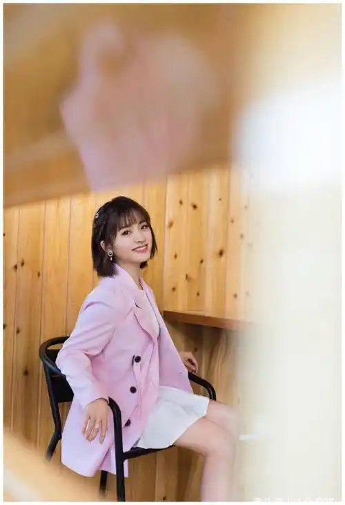 如果一个满意自己脚的女人能向沈月学习,那么内衣失踪的穿着方式就能