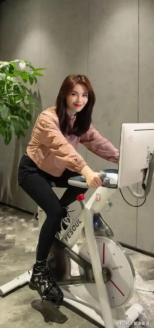 健身的刘涛好美,运动使人年轻美丽自信,动起来吧
