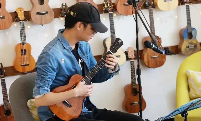 love ukulele | 番茄vlog《尤克里里家庭暖居派对》