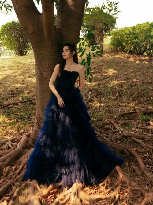 陈妍希蓝色荆棘蛋糕裙#    蓝色礼服:jason wu高级定制系列礼服