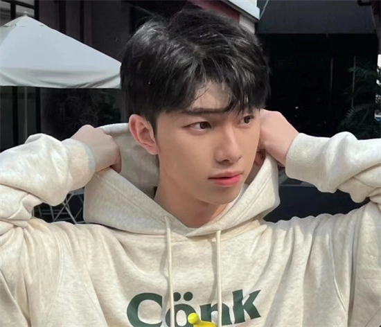 韩式微分刘海短发 最新热门男生发型_男士短发 - 美发站