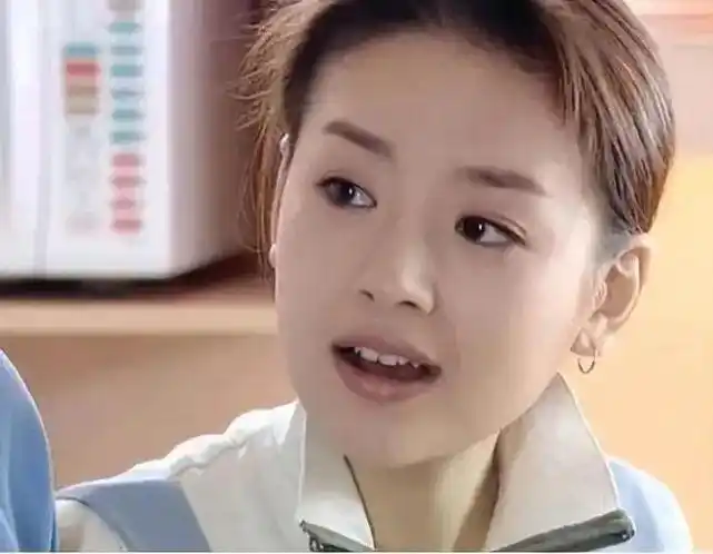 出演了张艺谋执导的电影《幸福时光》,凭借这部电影,董洁斩获了国内外