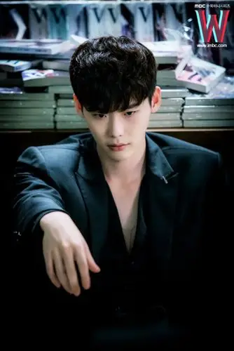 w两个世界##李钟硕#w官网更新剧照及花絮照