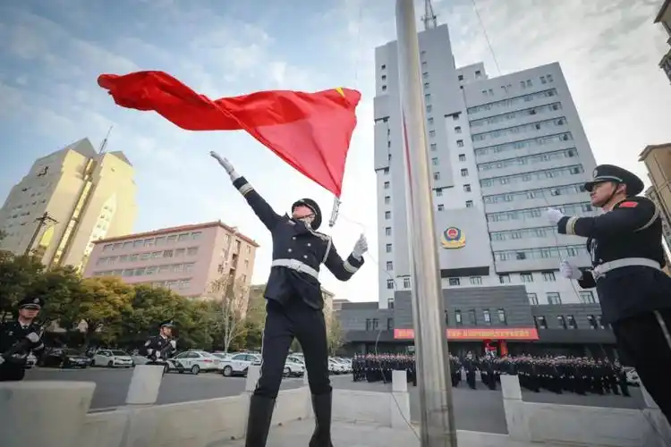 新年度新征程荆州市公安局举行新年升旗仪式