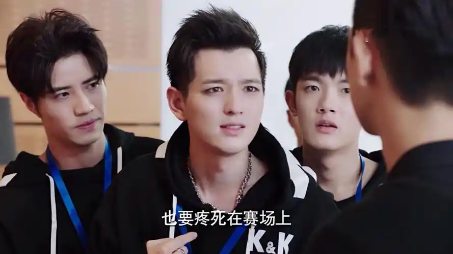 细心的观众和网友应该记得在《亲爱的热爱的》最开始的第3集里有一个