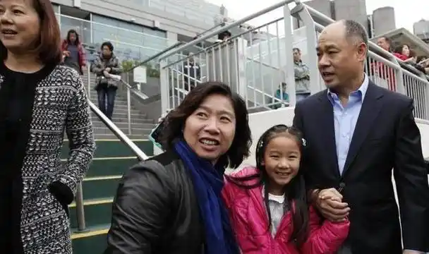 李宁之妻陈永妍:见证了丈夫的眼泪,44岁为他冒险生女儿不后悔